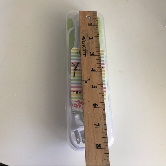 Travel Flat Iron Mini Corded in Case Heats In 30 Secs Momentum Brands - NIB - Picture 10 of 11